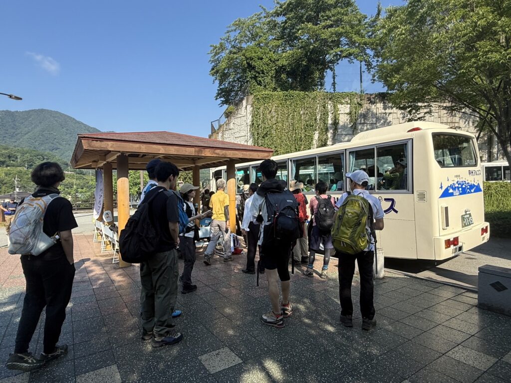 甲斐大和駅からバスで登山口へ